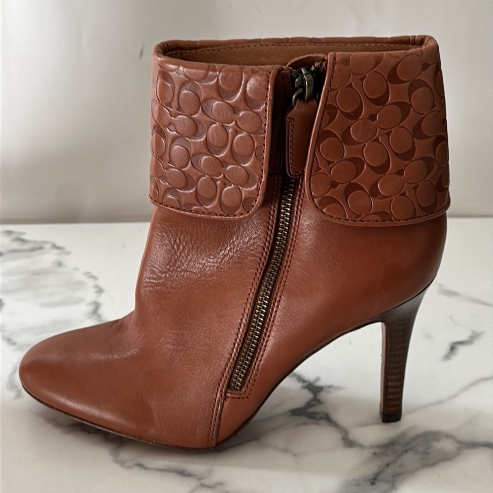Coach- Mackenna CC logo ankle boot - Picture 7 of 16